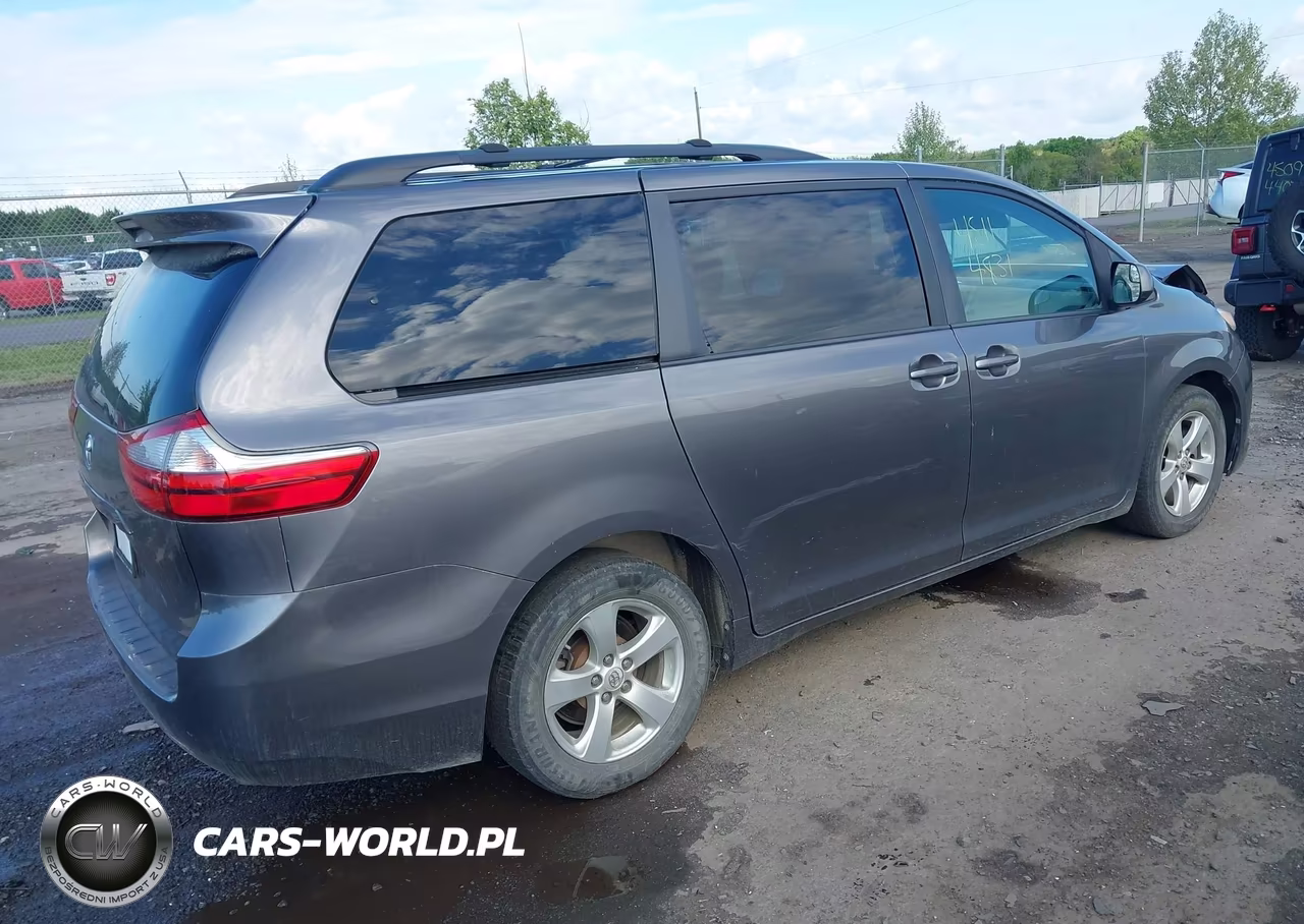 2017 Toyota Sienna Le 8 Passenger VIN:5TDKZ3DC3HS824149 - 4