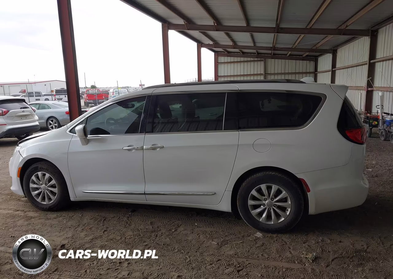 2018 Chrysler Pacifica Touring L VIN:2C4RC1BG6JR290427 - 14