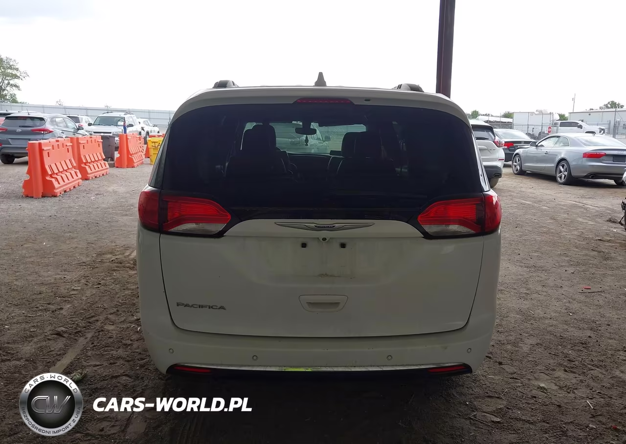 2018 Chrysler Pacifica Touring L VIN:2C4RC1BG6JR290427 - 16