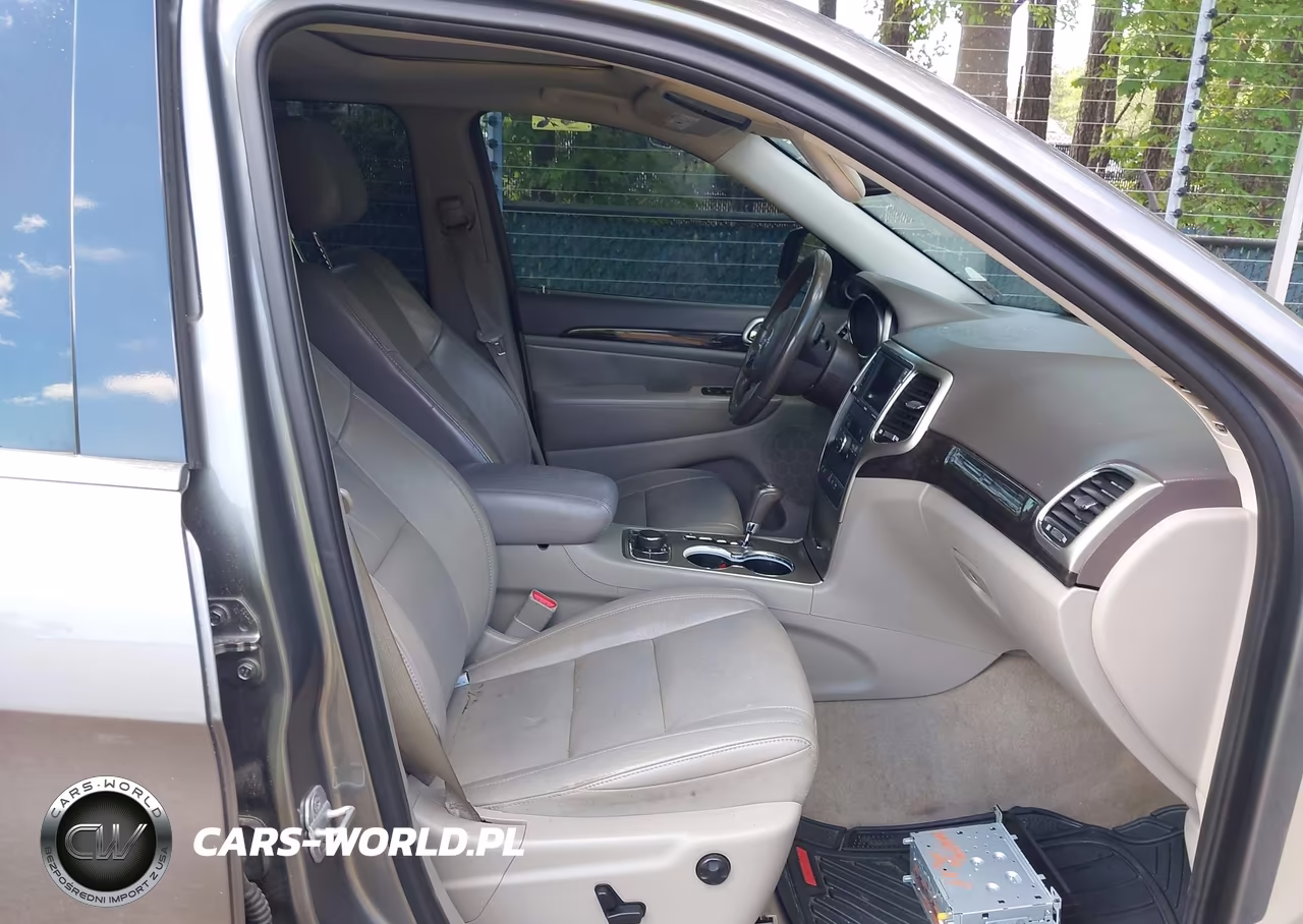 2012 Jeep Grand Cherokee Laredo VIN:1C4RJFAT1CC111868 - 5