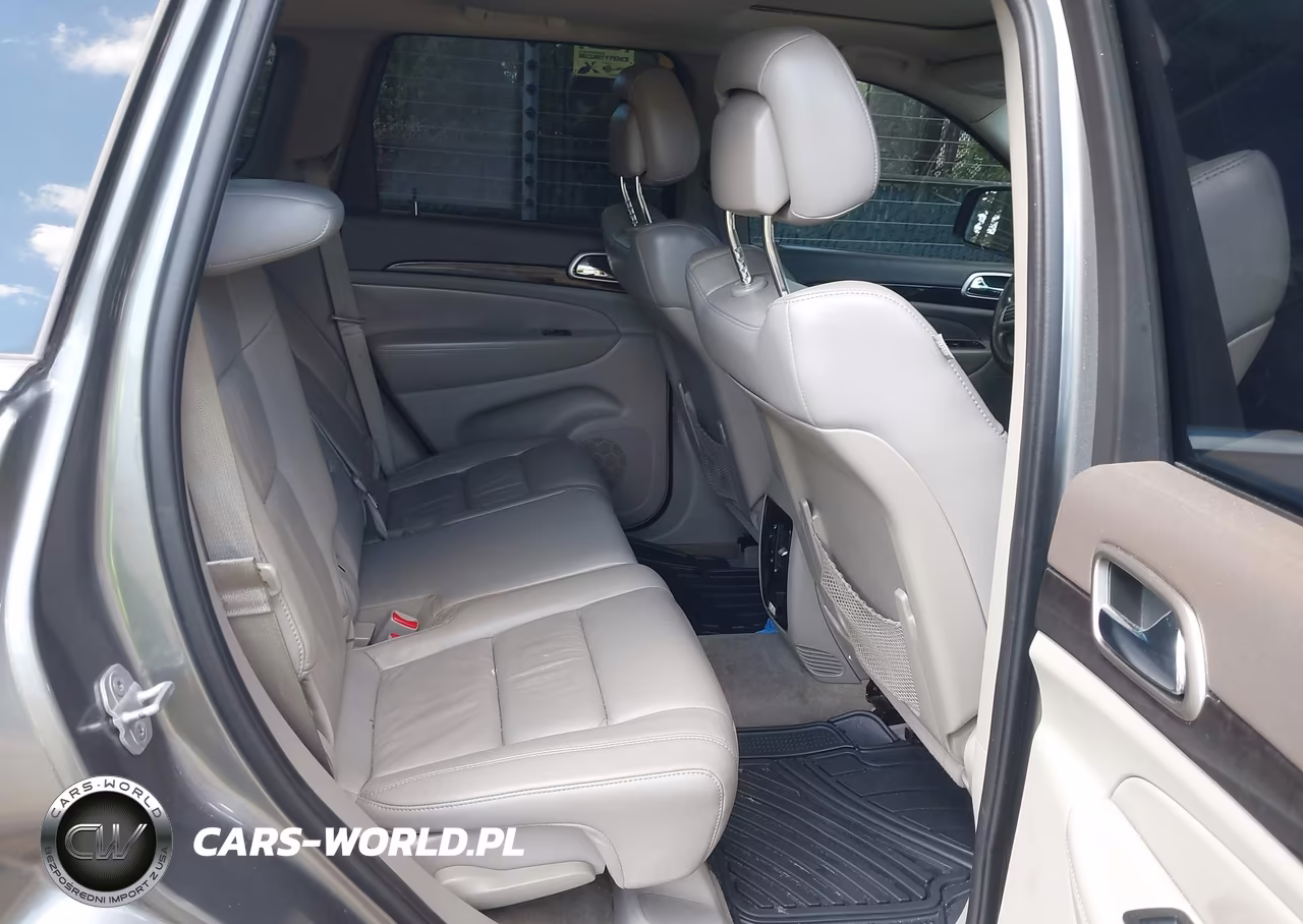 2012 Jeep Grand Cherokee Laredo VIN:1C4RJFAT1CC111868 - 8