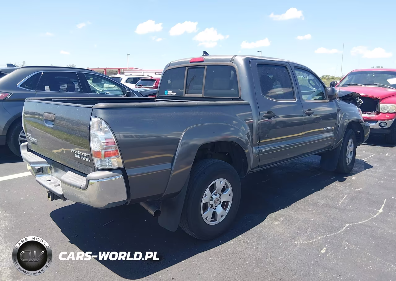 2015 Toyota Tacoma Prerunner V6 VIN:3TMJU4GN8FM190444 - 4