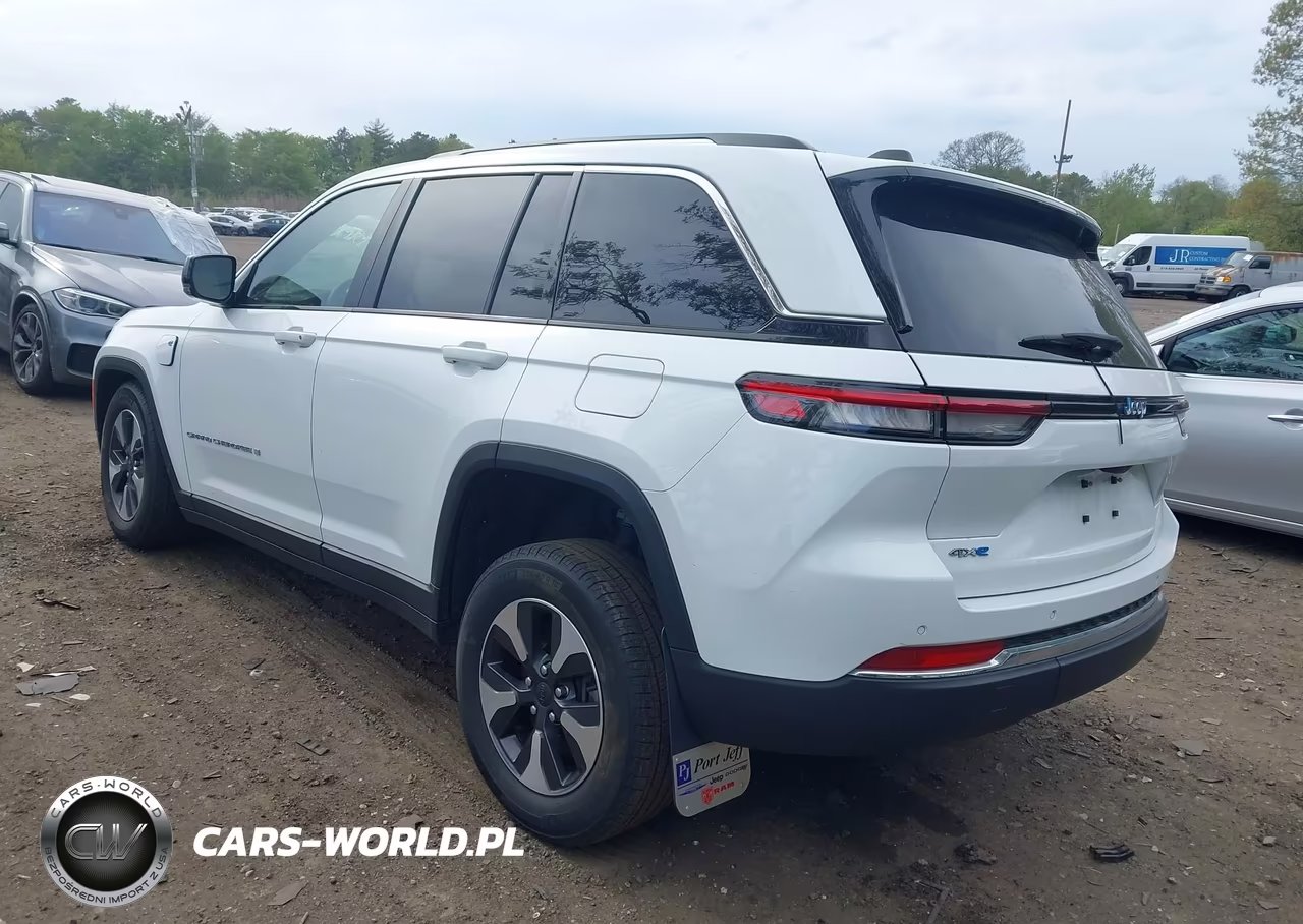 2024 Jeep Grand Cherokee 4Xe VIN:1C4RJYB6XR8942074 - 3