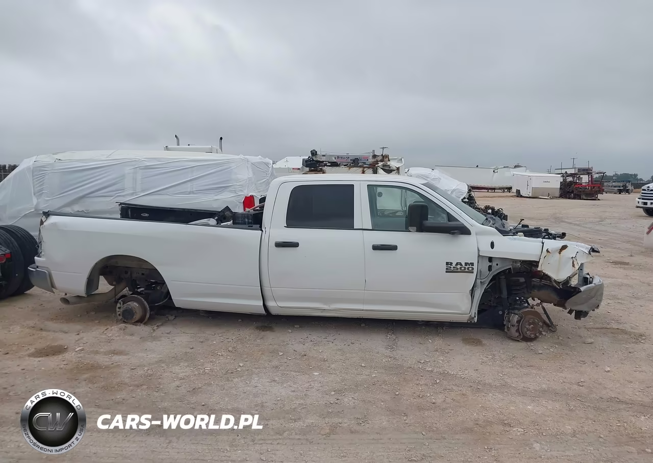 2018 Ram 2500 Tradesman 4X4 8' Box VIN:3C6UR5HL4JG284160 - 13
