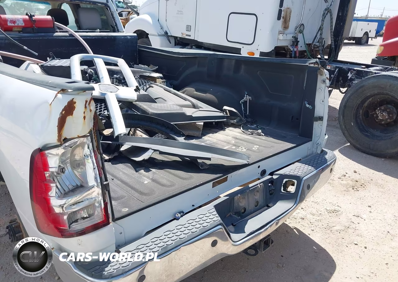 2018 Ram 2500 Tradesman 4X4 8' Box VIN:3C6UR5HL4JG284160 - 17