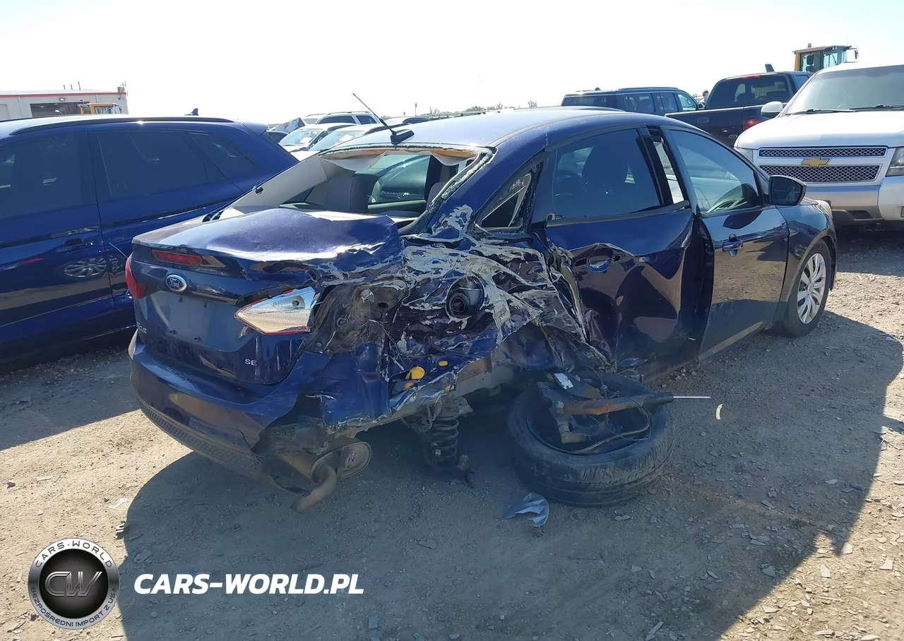 2012 Ford Focus Se VIN:1FAHP3F23CL109733 - 4