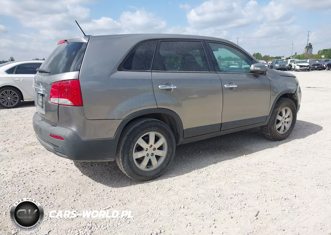 2011 Kia Sorento Lx VIN:5XYKT3A18BG186537 - 4