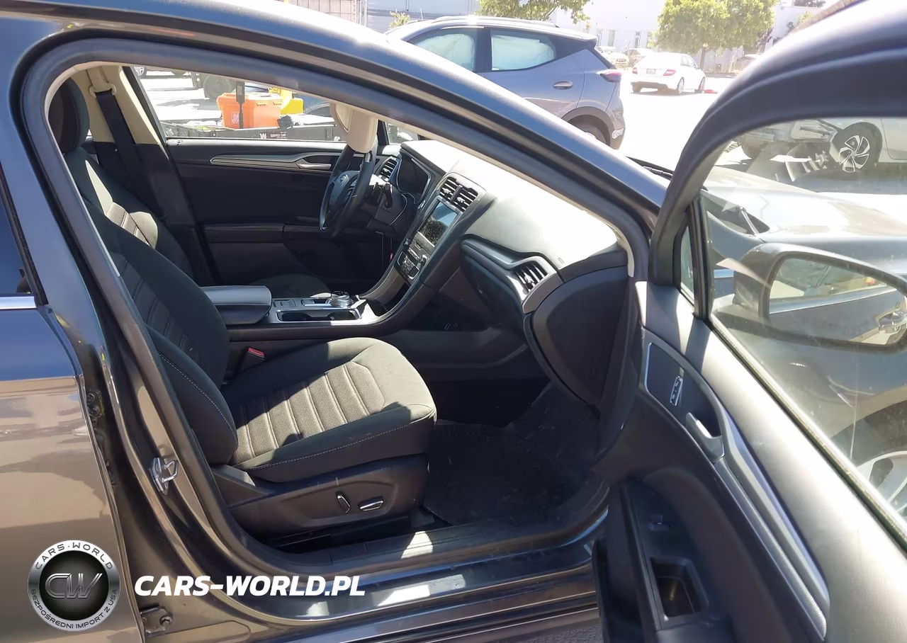 2019 Ford Fusion Se VIN:3FA6P0HD8KR284743 - 5
