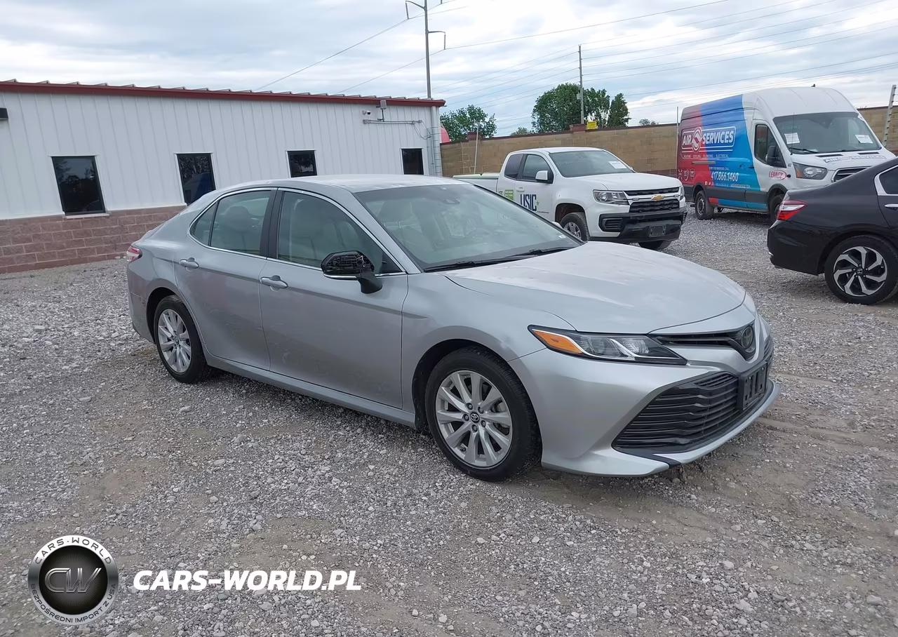 2018 Toyota Camry Le – zdjęcie 1 z 16