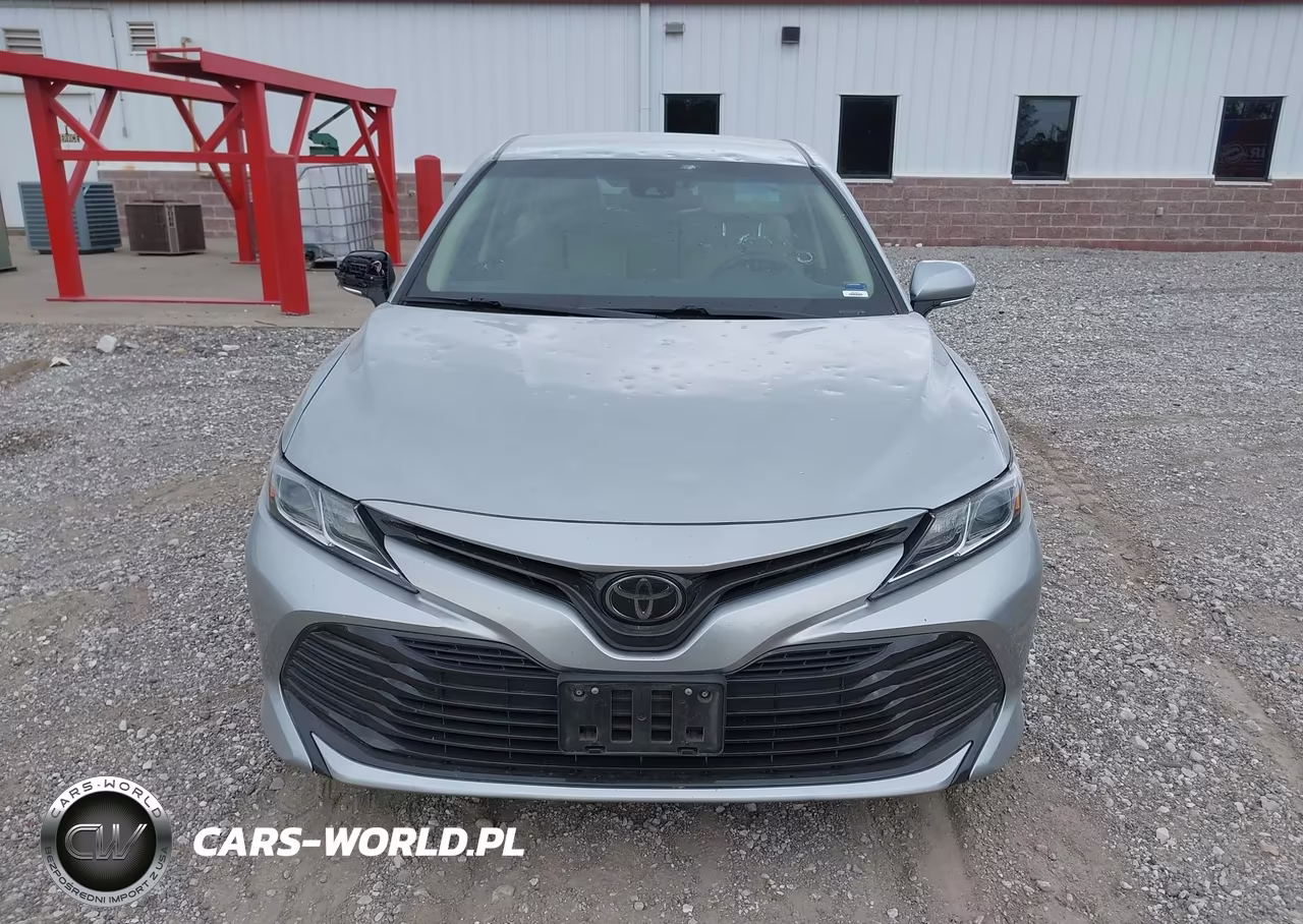 2018 Toyota Camry Le VIN:4T1B11HK9JU570067 - 12
