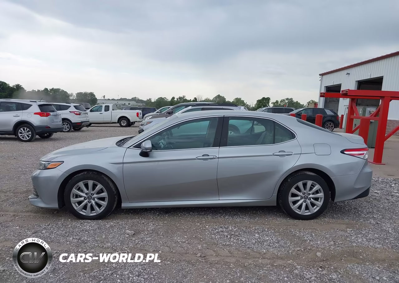 2018 Toyota Camry Le VIN:4T1B11HK9JU570067 - 14