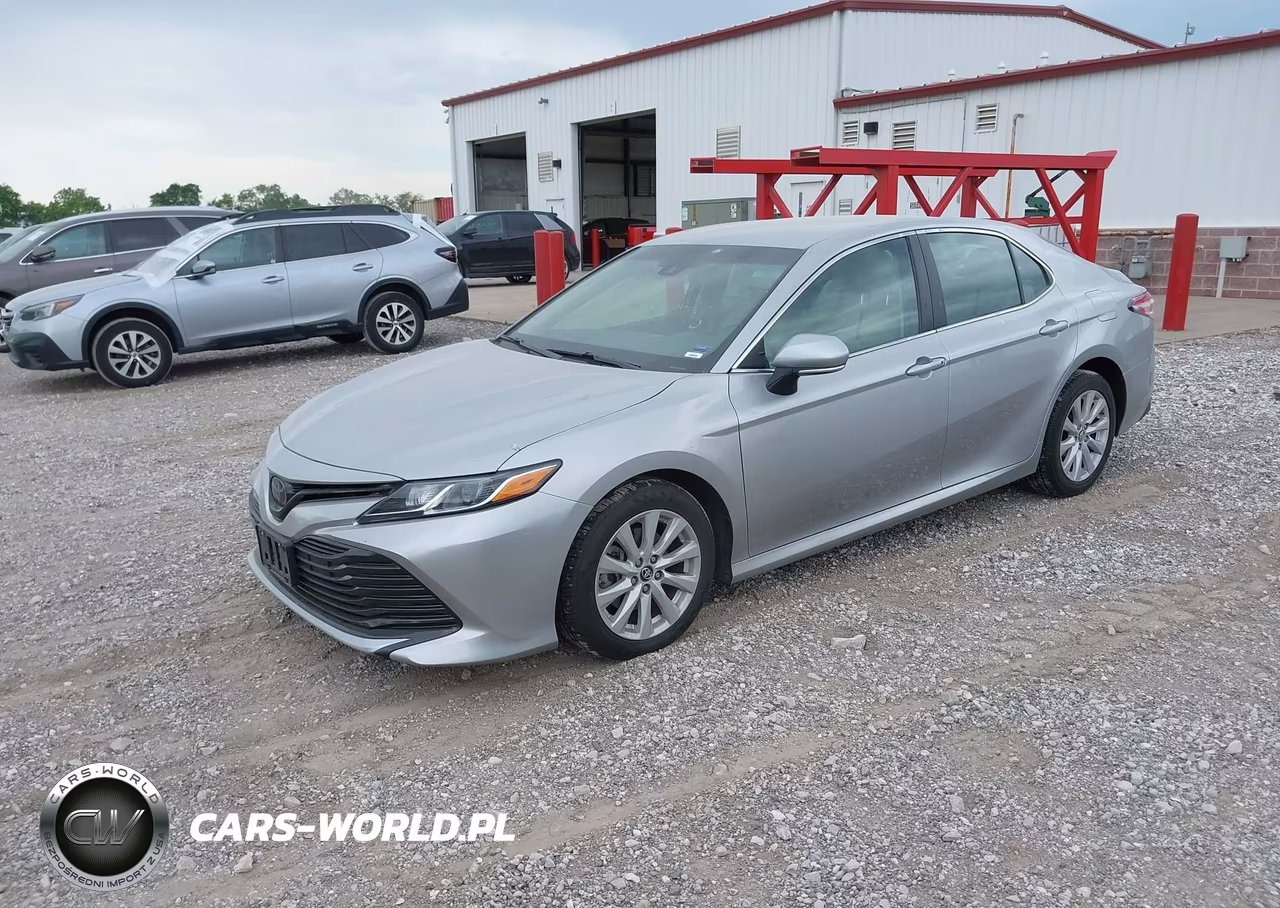2018 Toyota Camry Le VIN:4T1B11HK9JU570067 - 2