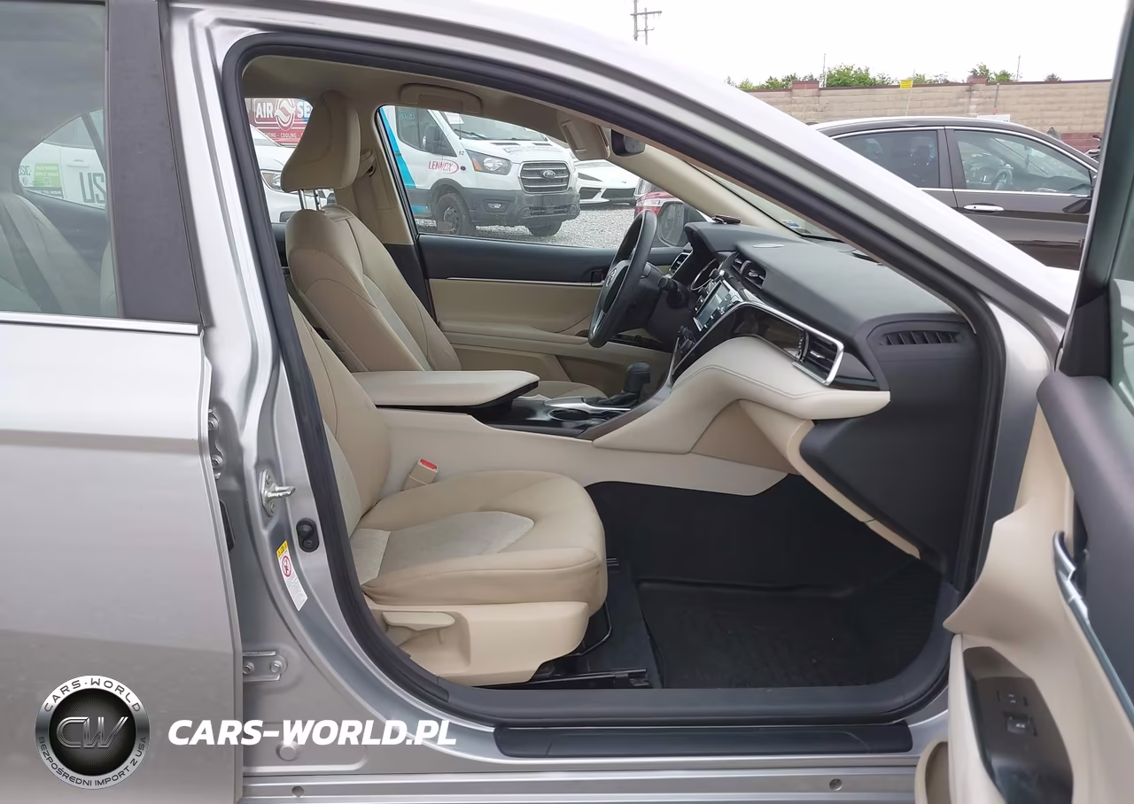 2018 Toyota Camry Le VIN:4T1B11HK9JU570067 - 5