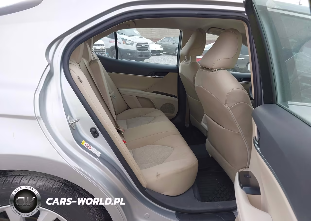 2018 Toyota Camry Le VIN:4T1B11HK9JU570067 - 8