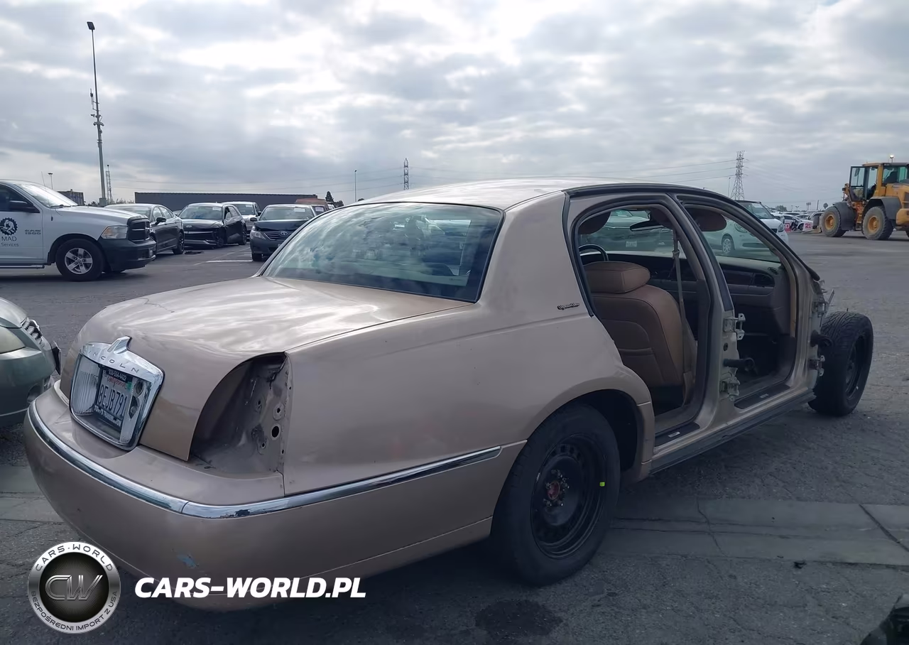 1998 Lincoln Town Car Signature VIN:1LNFM82W0WY666750 - 12