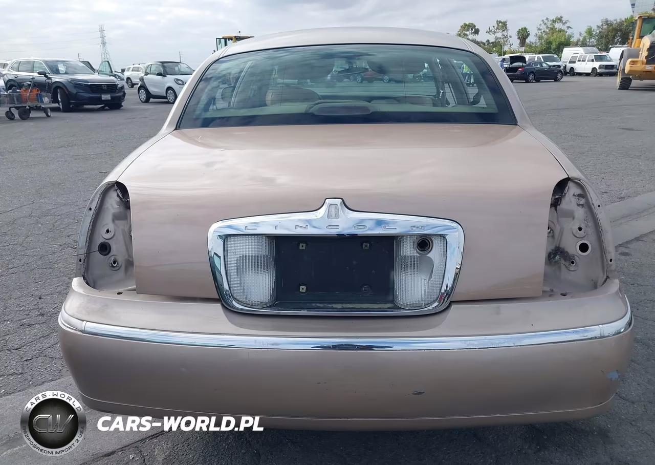 1998 Lincoln Town Car Signature VIN:1LNFM82W0WY666750 - 15