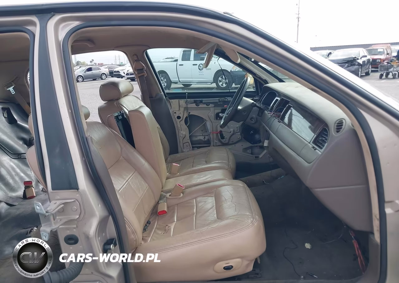 1998 Lincoln Town Car Signature VIN:1LNFM82W0WY666750 - 5