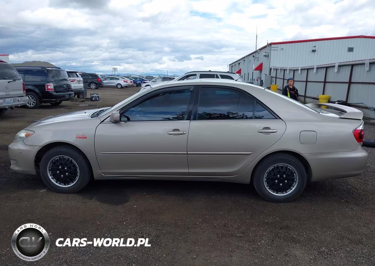 2005 Toyota Camry Le VIN:4T1BE30K35U583592 - 15