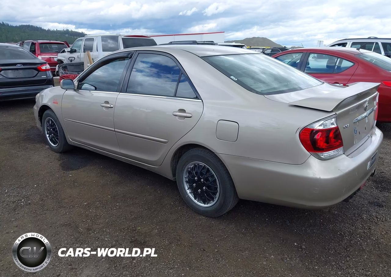 2005 Toyota Camry Le VIN:4T1BE30K35U583592 - 3