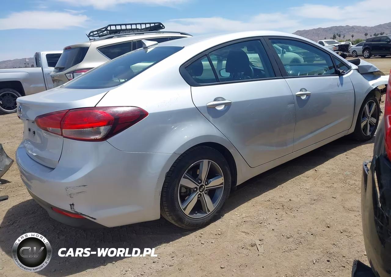 2018 Kia Forte Lx VIN:3KPFL4A7XJE169939 - 4