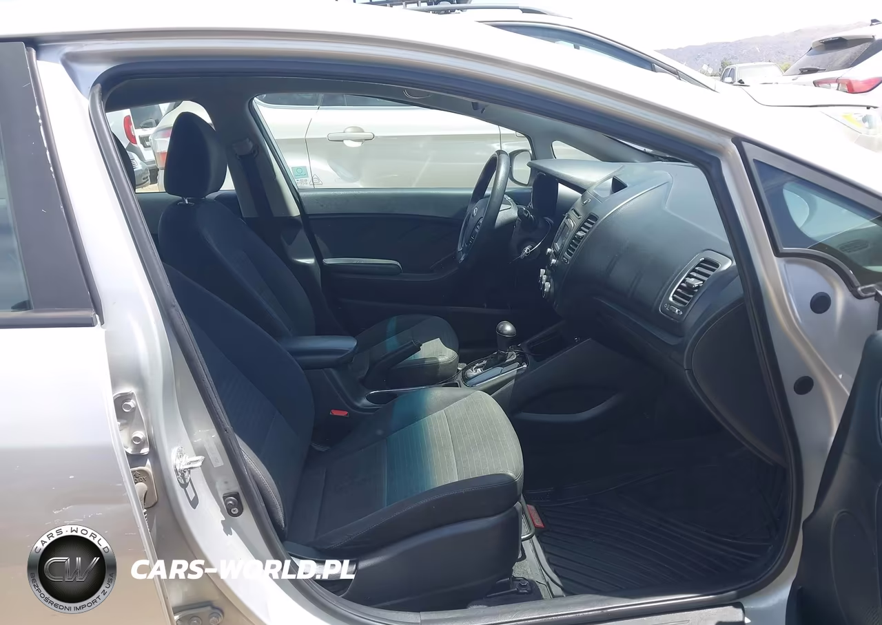 2018 Kia Forte Lx VIN:3KPFL4A7XJE169939 - 5