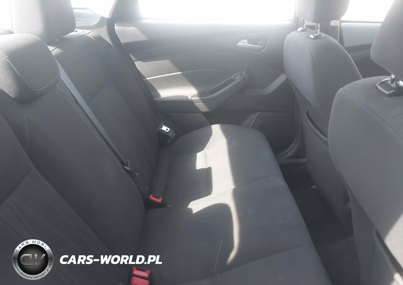 2017 Ford Focus Se VIN:1FADP3F24HL335544 - 8