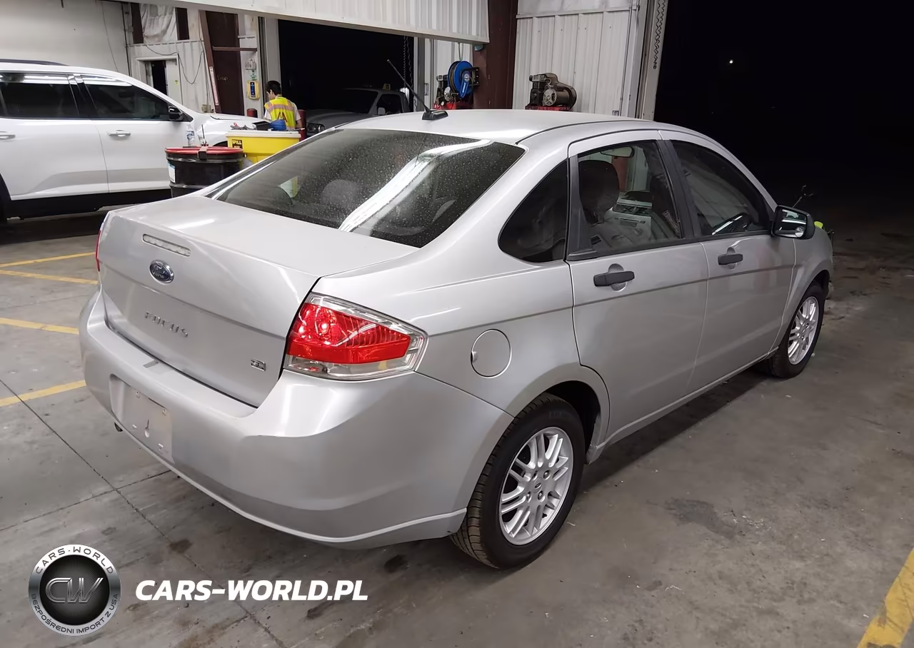 2011 Ford Focus Se VIN:1FAHP3FN8BW166856 - 4