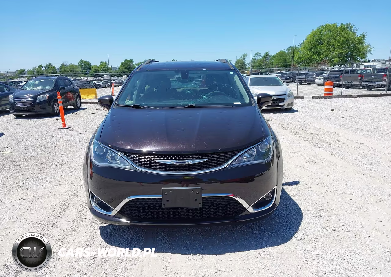 2017 Chrysler Pacifica Touring-L VIN:2C4RC1BGXHR539340 - 12