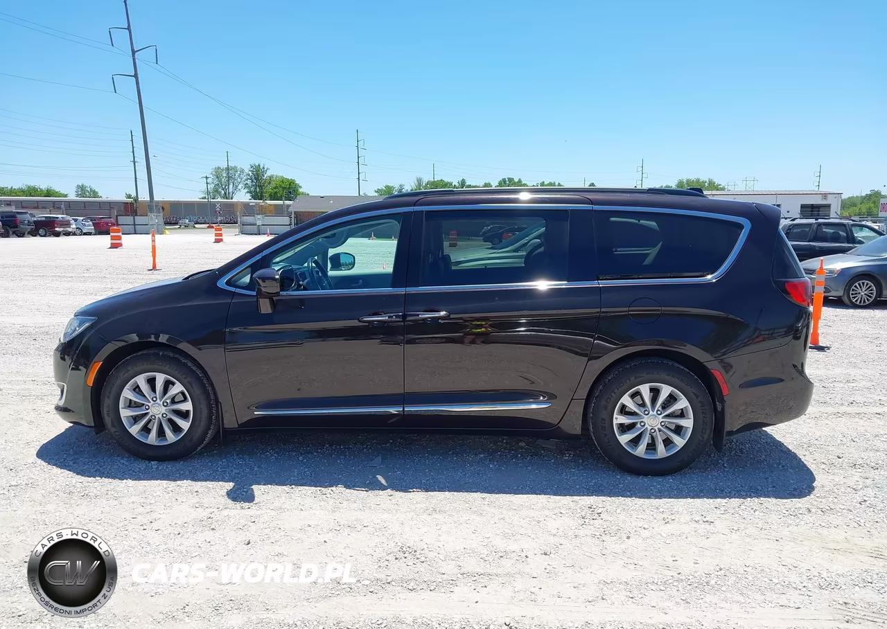 2017 Chrysler Pacifica Touring-L VIN:2C4RC1BGXHR539340 - 14