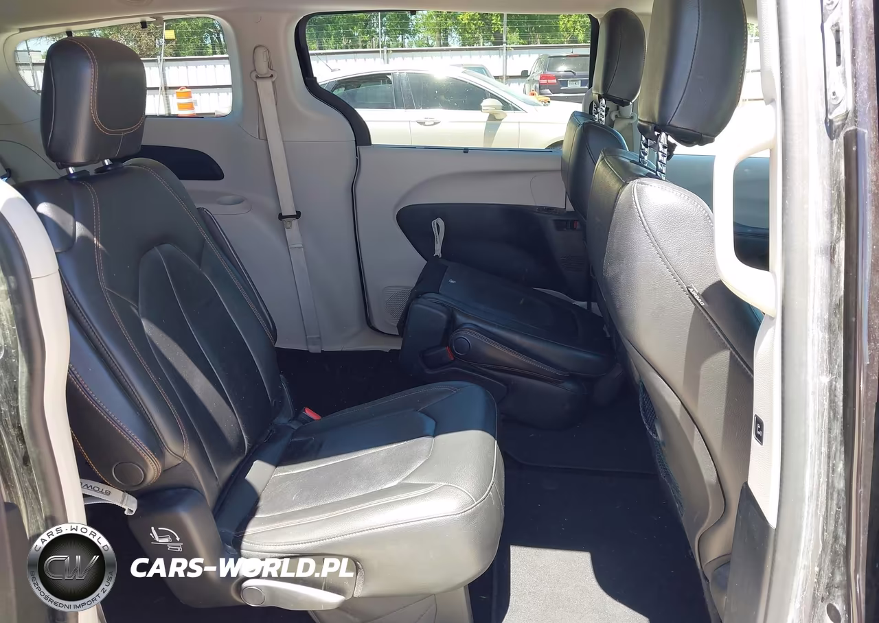 2017 Chrysler Pacifica Touring-L VIN:2C4RC1BGXHR539340 - 8