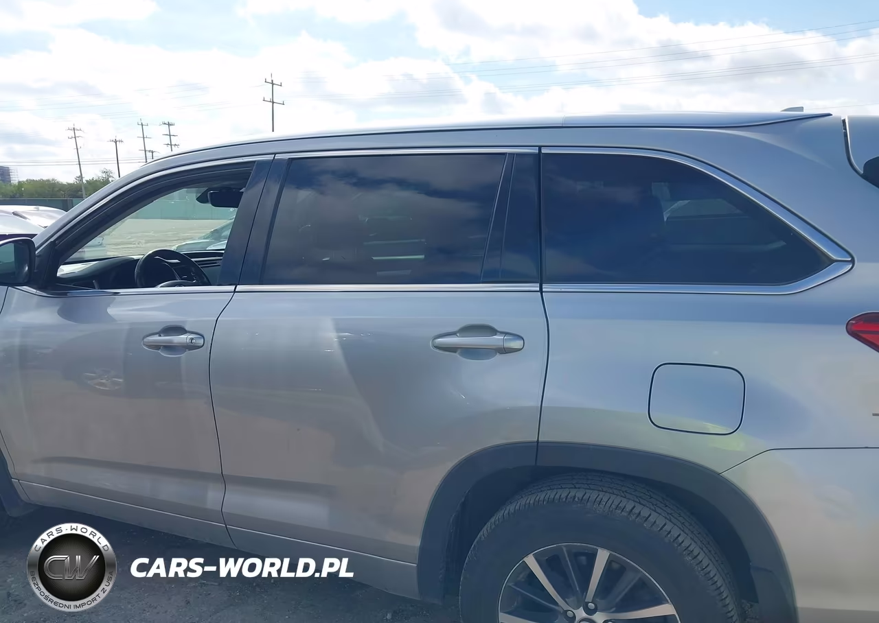 2018 Toyota Highlander Xle VIN:5TDKZRFHXJS531947 - 14