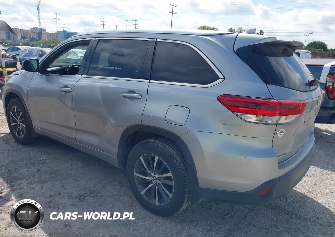 2018 Toyota Highlander Xle VIN:5TDKZRFHXJS531947 - 3