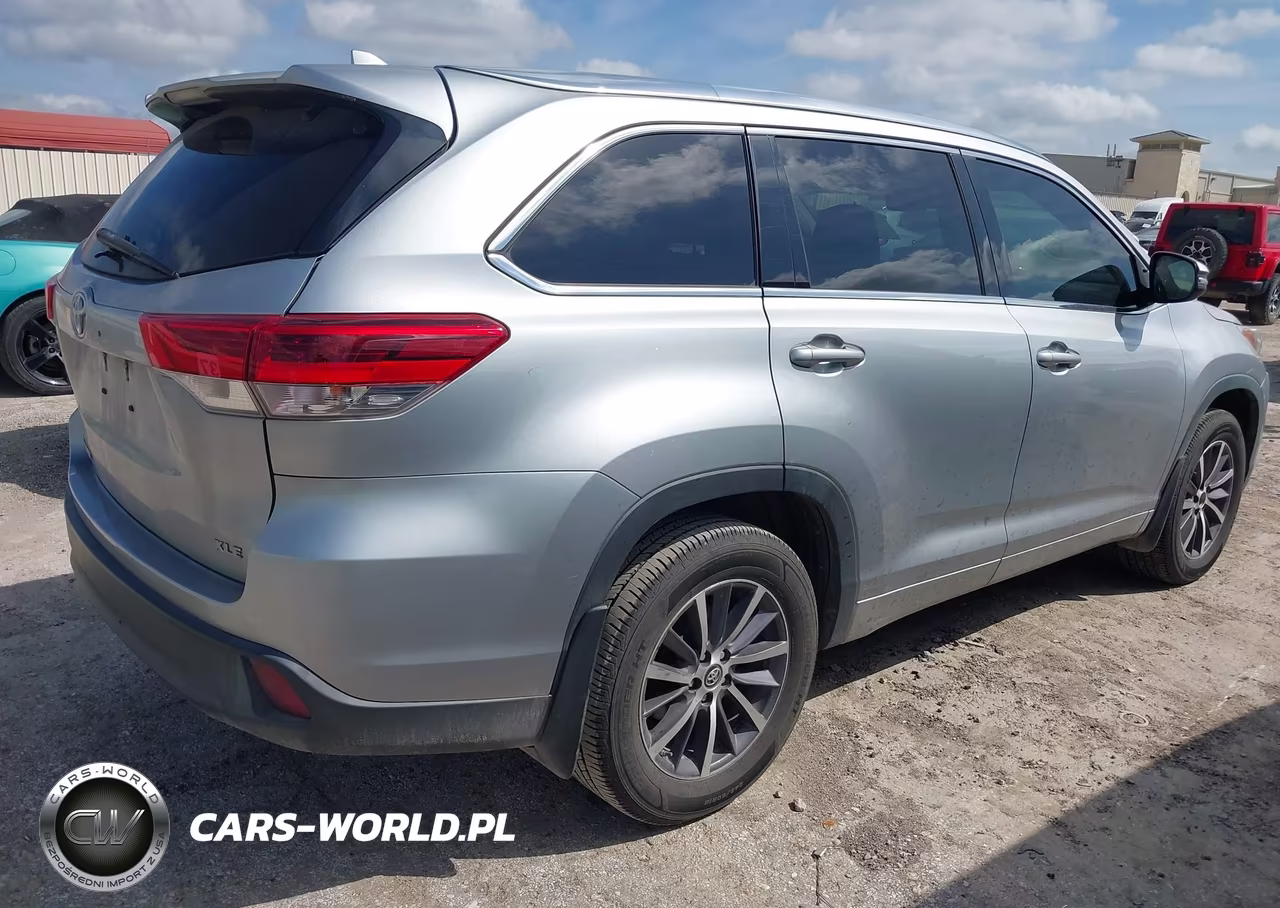 2018 Toyota Highlander Xle VIN:5TDKZRFHXJS531947 - 4