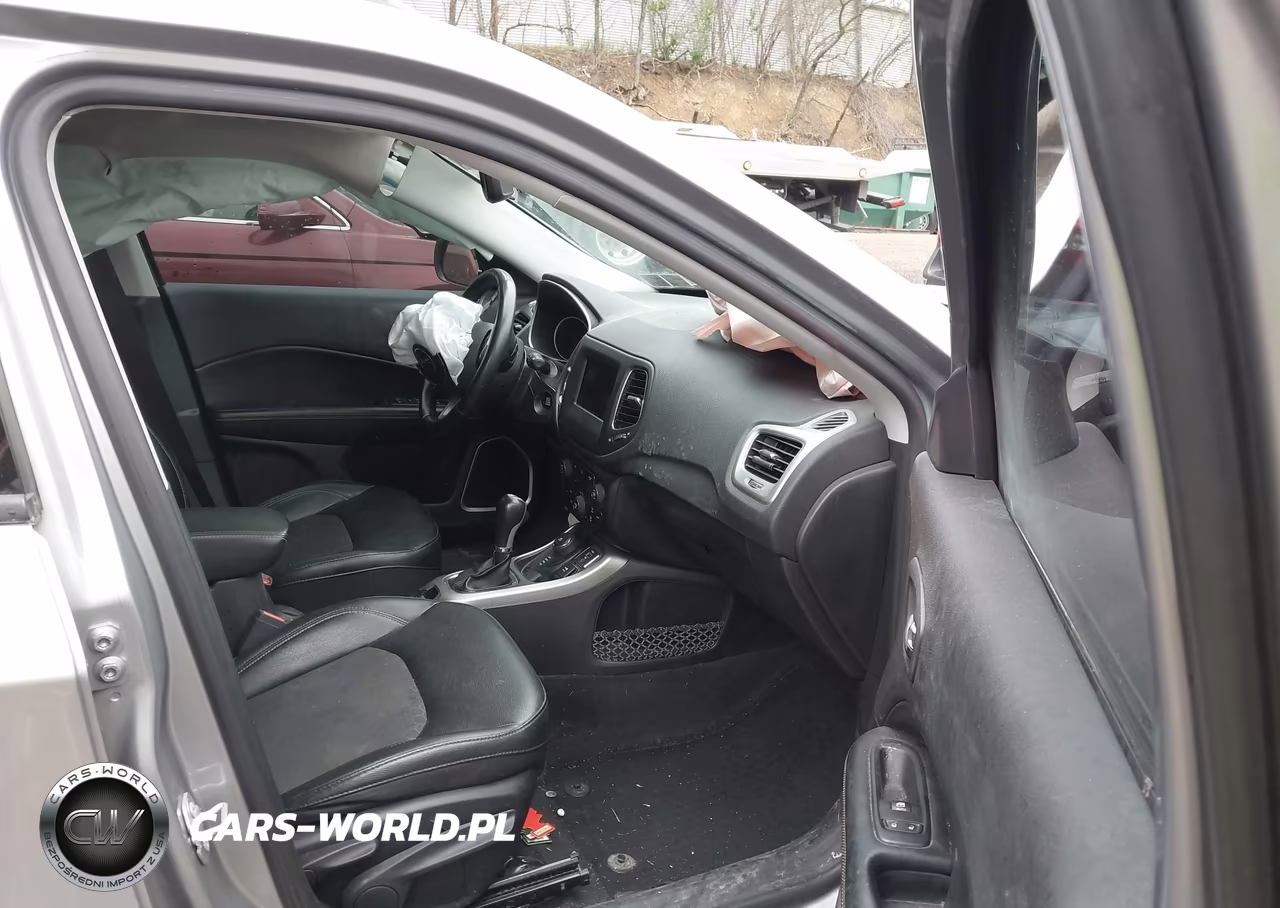 2019 Jeep Compass Latitude 4X4 VIN:3C4NJDBB0KT601469 - 5