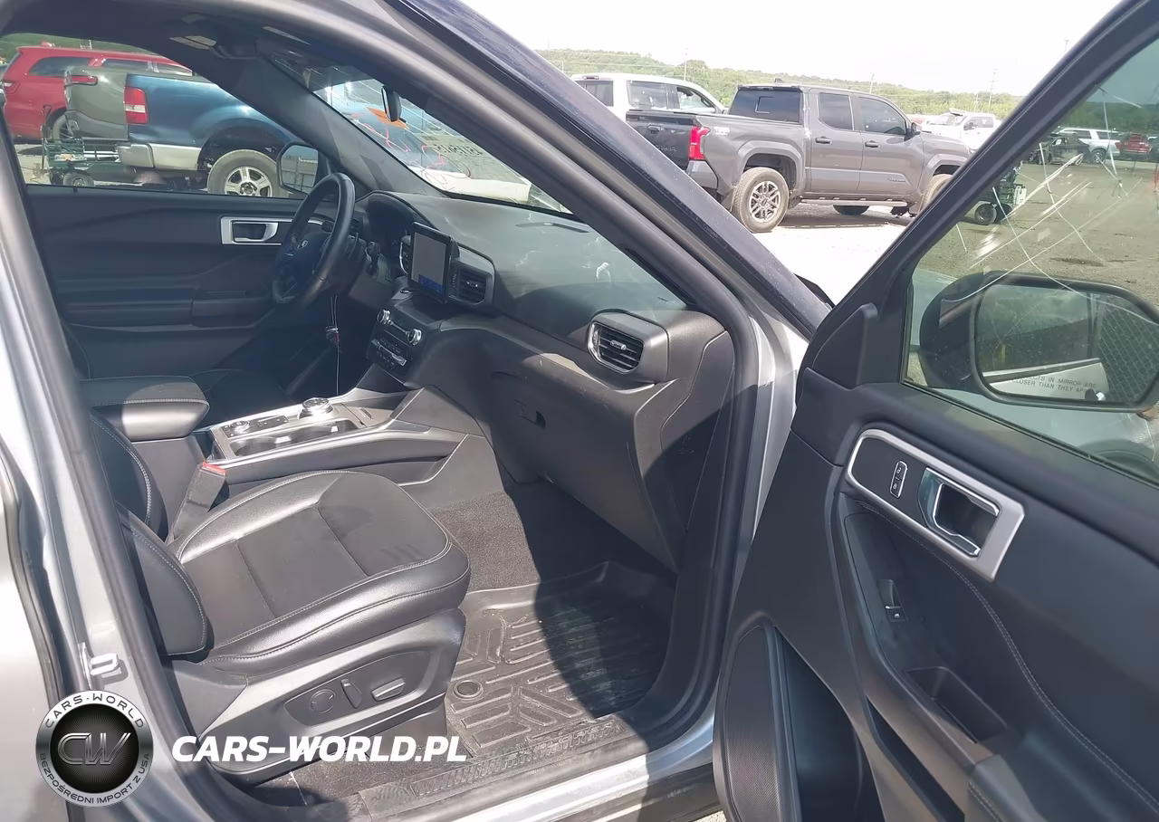 2020 Ford Explorer Xlt VIN:1FMSK8DH1LGA80563 - 5