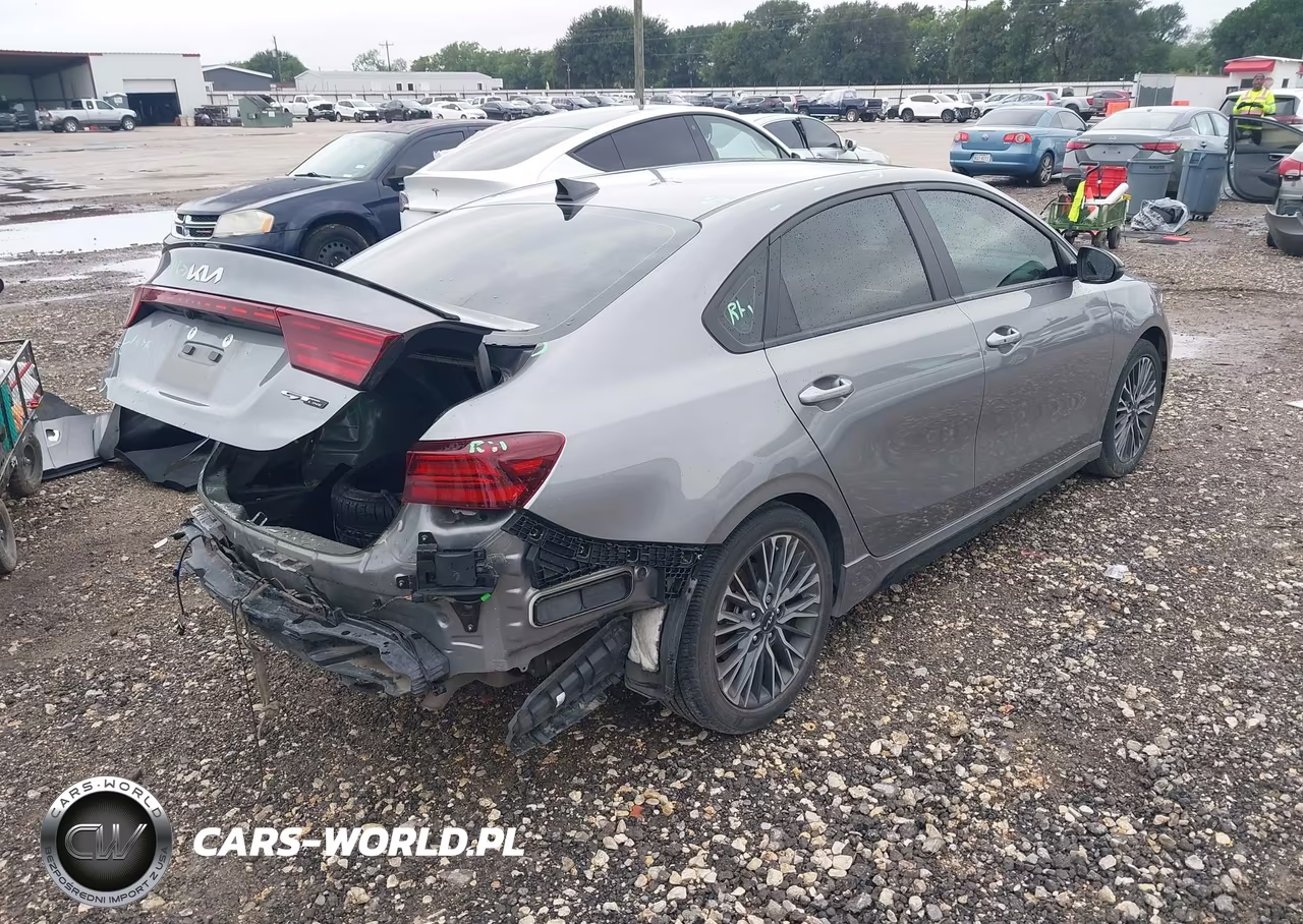 2024 Kia Forte Gt-Line VIN:3KPF54AD8RE731980 - 4