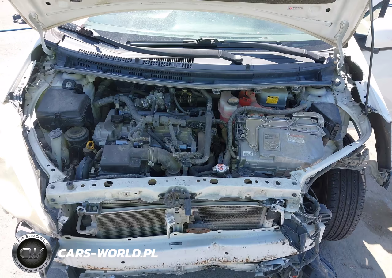 2013 Toyota Prius C Three VIN:JTDKDTB37D1533324 - 10