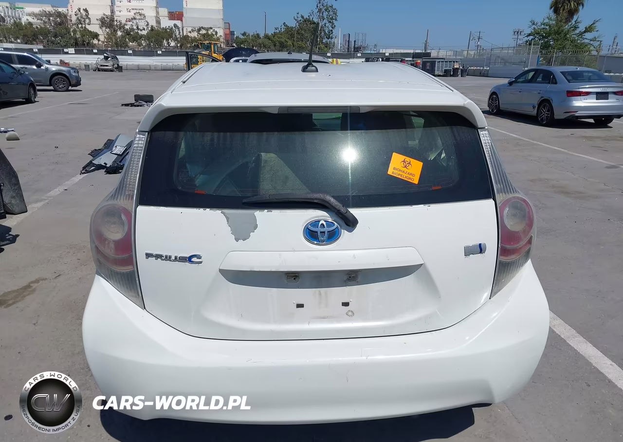 2013 Toyota Prius C Three VIN:JTDKDTB37D1533324 - 16