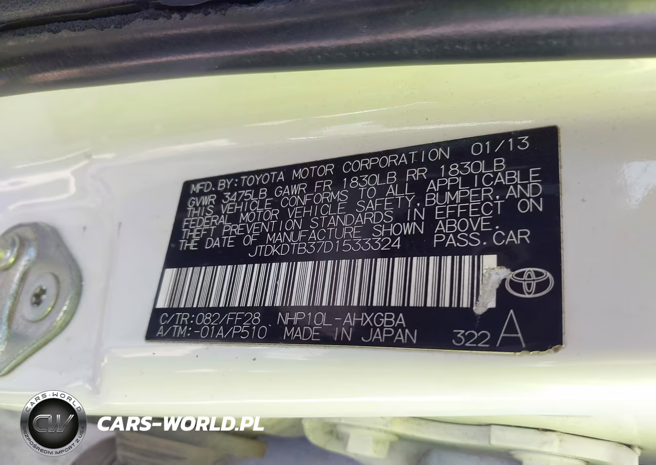 2013 Toyota Prius C Three VIN:JTDKDTB37D1533324 - 9