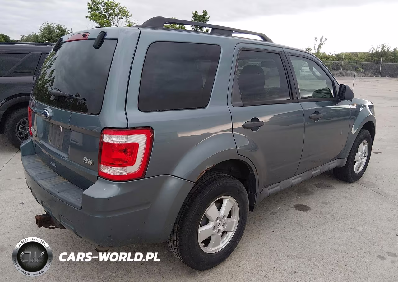 2010 Ford Escape Xlt VIN:1FMCU0DG7AKA03309 - 4