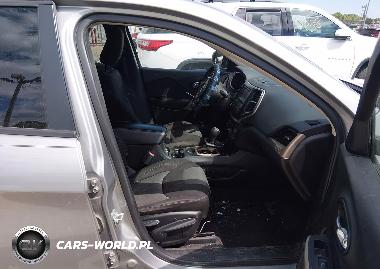 2017 Jeep Cherokee Altitude Fwd VIN:1C4PJLAS0HW572675 - 5