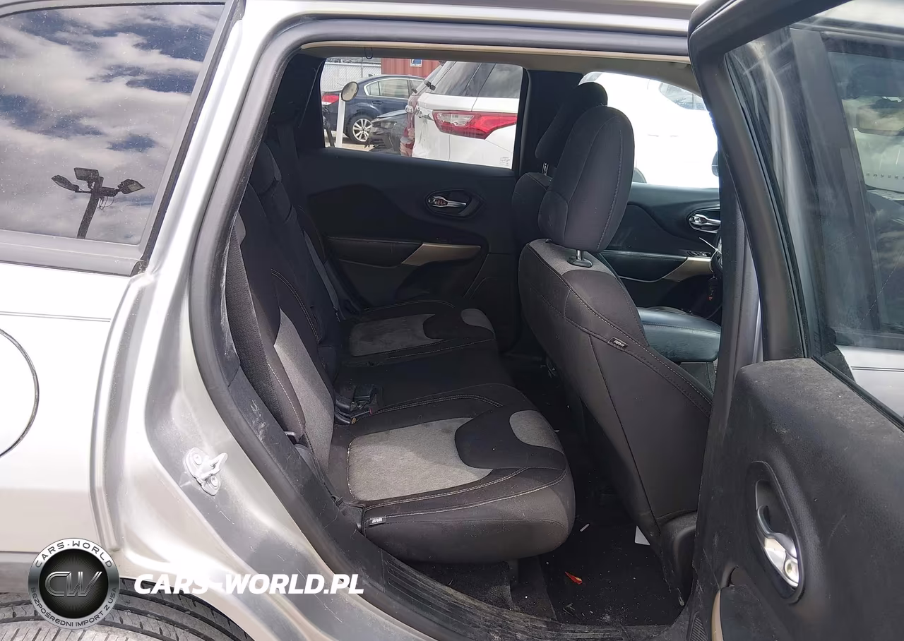 2017 Jeep Cherokee Altitude Fwd VIN:1C4PJLAS0HW572675 - 8