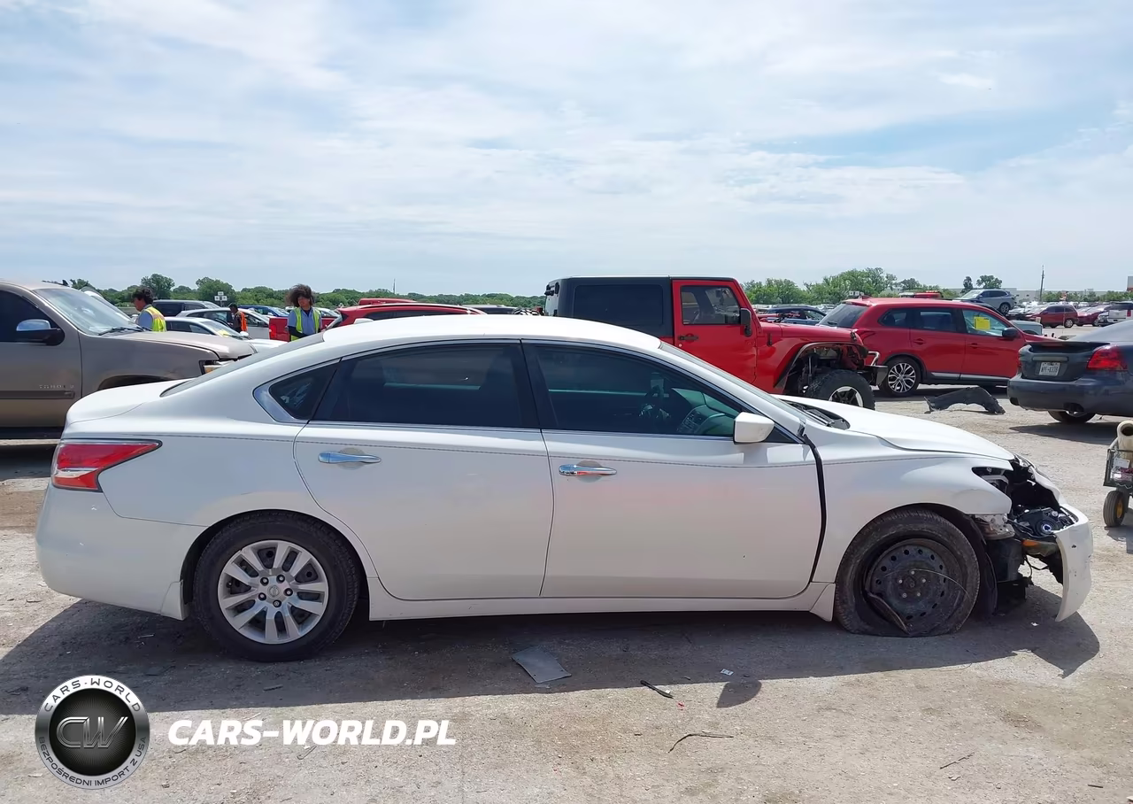 2015 Nissan Altima 2.5 S VIN:1N4AL3AP2FN388374 - 13