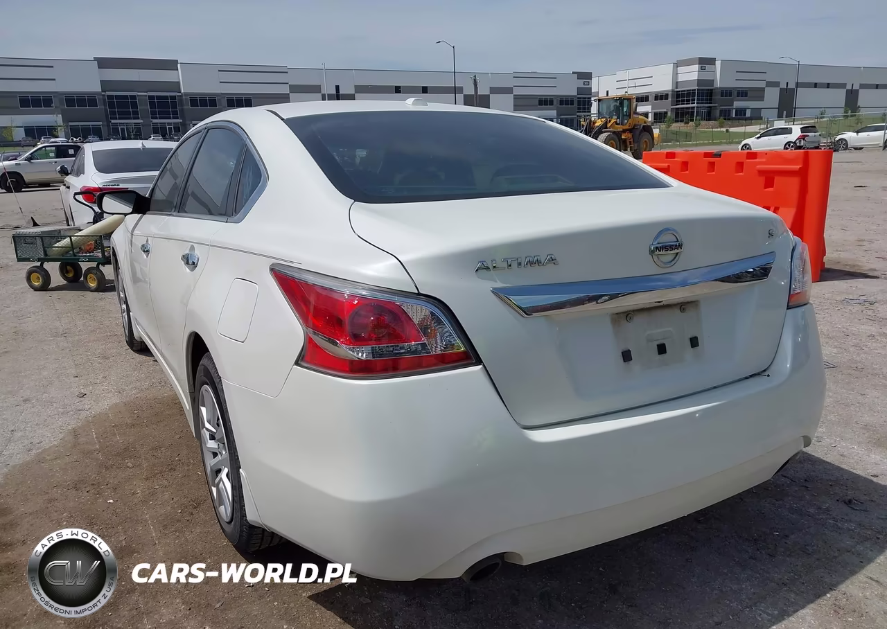 2015 Nissan Altima 2.5 S VIN:1N4AL3AP2FN388374 - 3