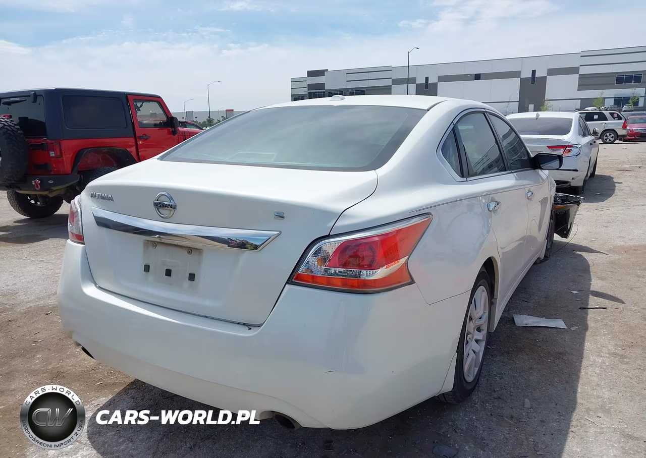 2015 Nissan Altima 2.5 S VIN:1N4AL3AP2FN388374 - 4