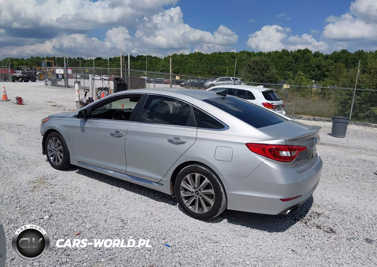 2015 Hyundai Sonata Sport VIN:5NPE34AF1FH104774 - 3