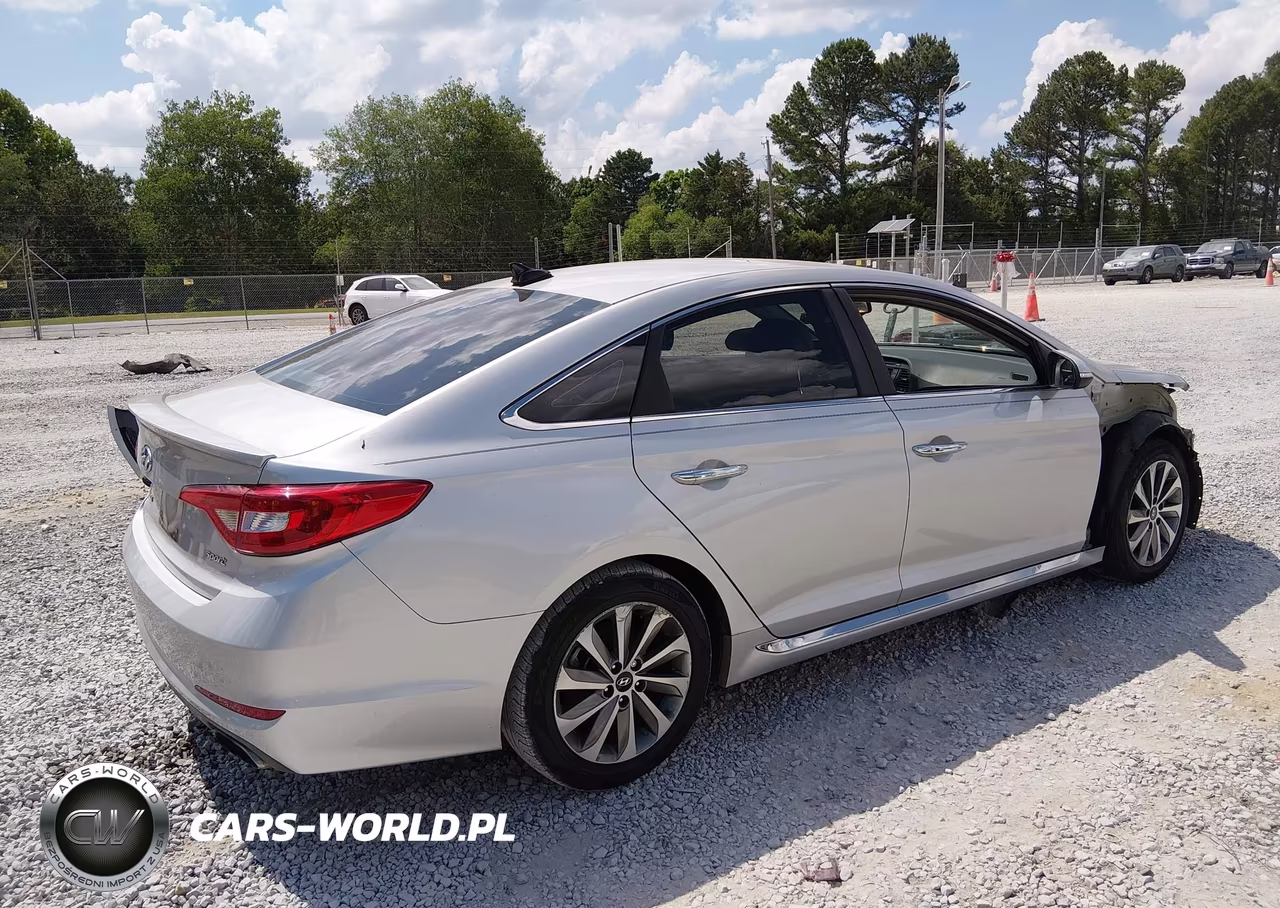 2015 Hyundai Sonata Sport VIN:5NPE34AF1FH104774 - 4