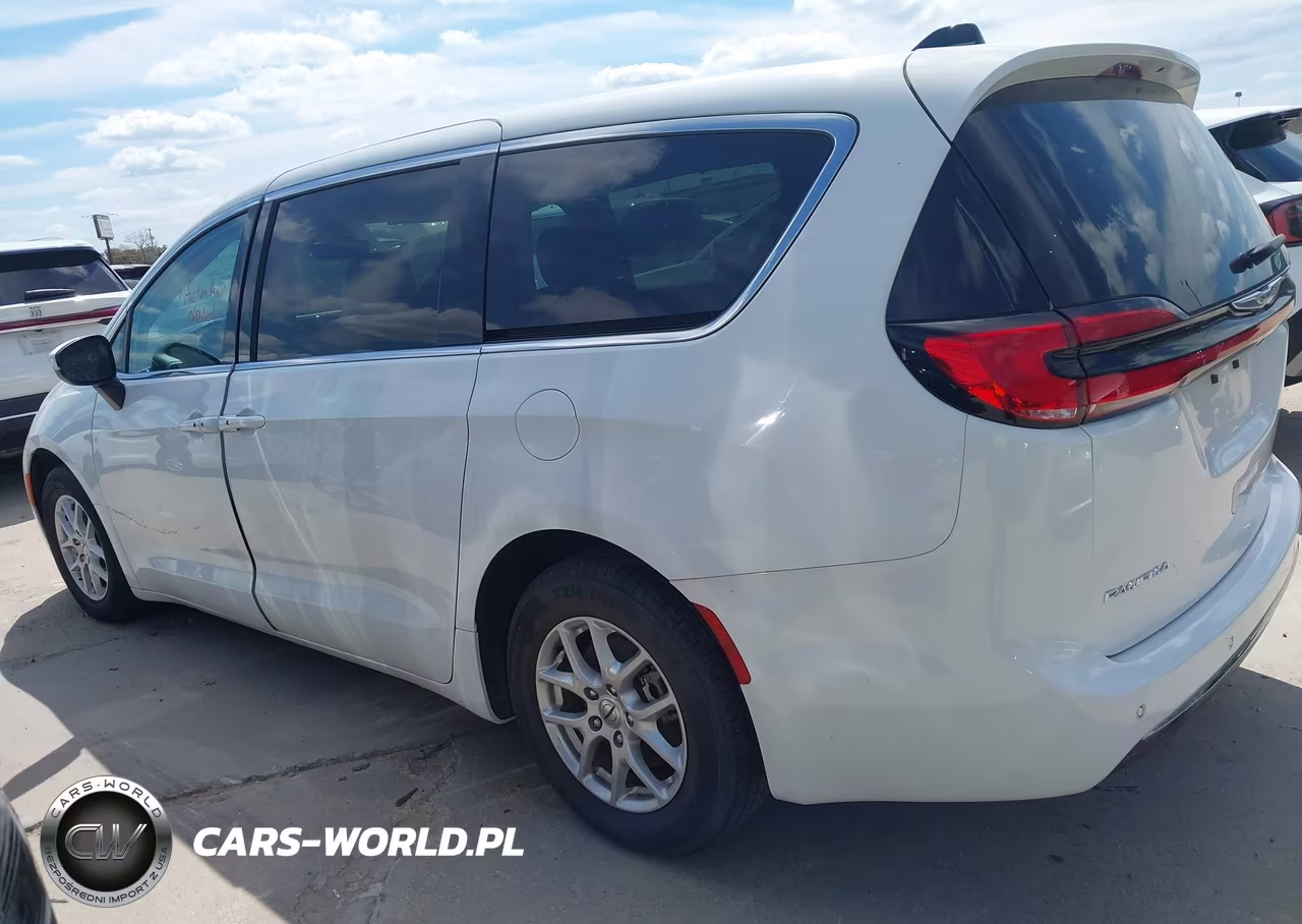 2023 Chrysler Pacifica Touring L VIN:2C4RC1BG2PR607130 - 14