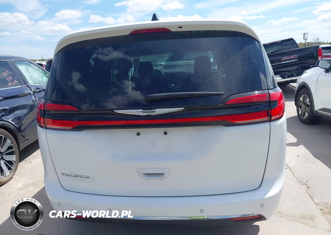 2023 Chrysler Pacifica Touring L VIN:2C4RC1BG2PR607130 - 16
