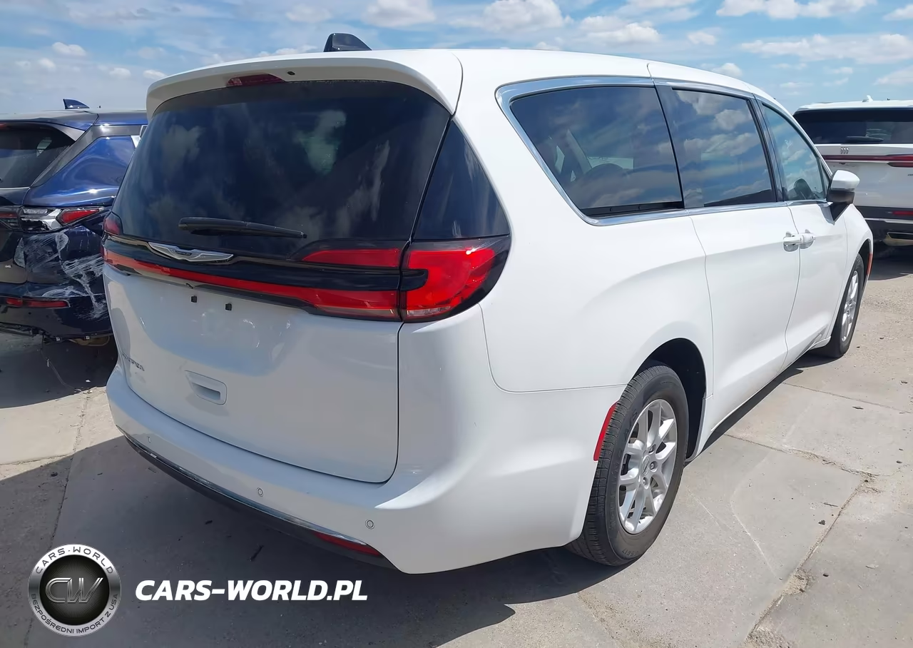2023 Chrysler Pacifica Touring L VIN:2C4RC1BG2PR607130 - 4